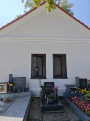 Foto: pohled na severní štít opravené márnice