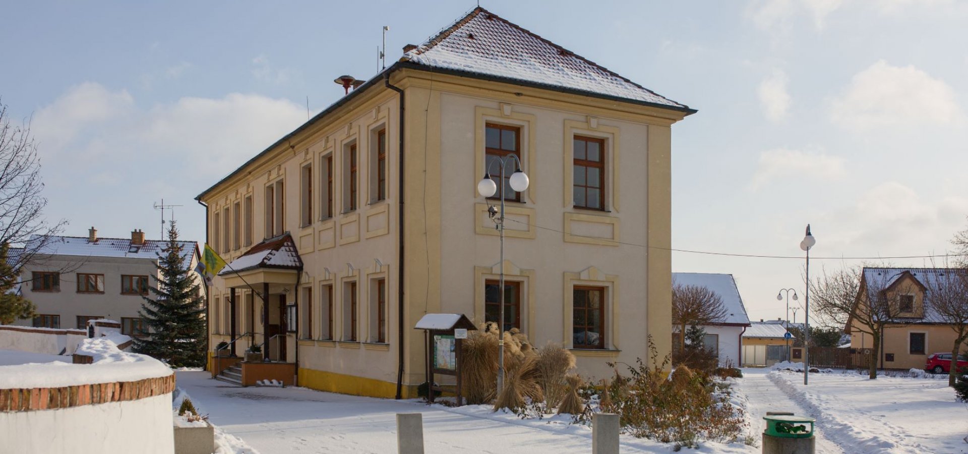 Budova obecního úřadu, pohled z návsi