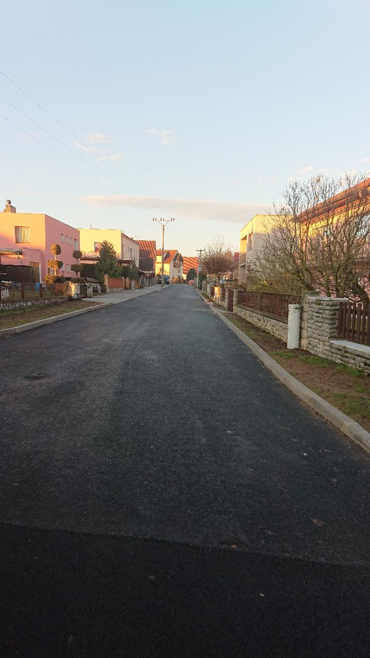 foto - pohled na opravenou komunikaci v Dubném, obr. č. 4