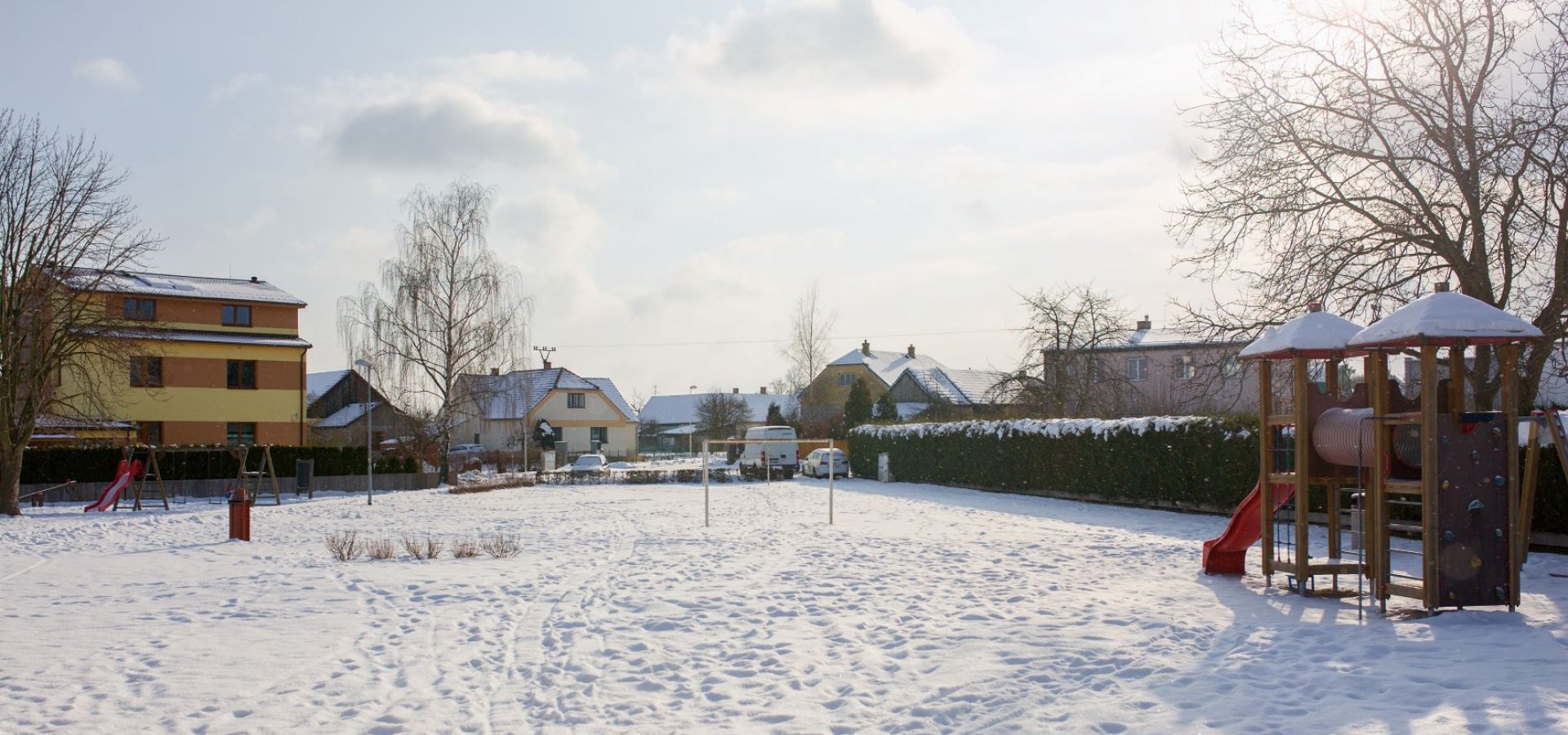 Dubné - zasněžený park u zdravotního střediska