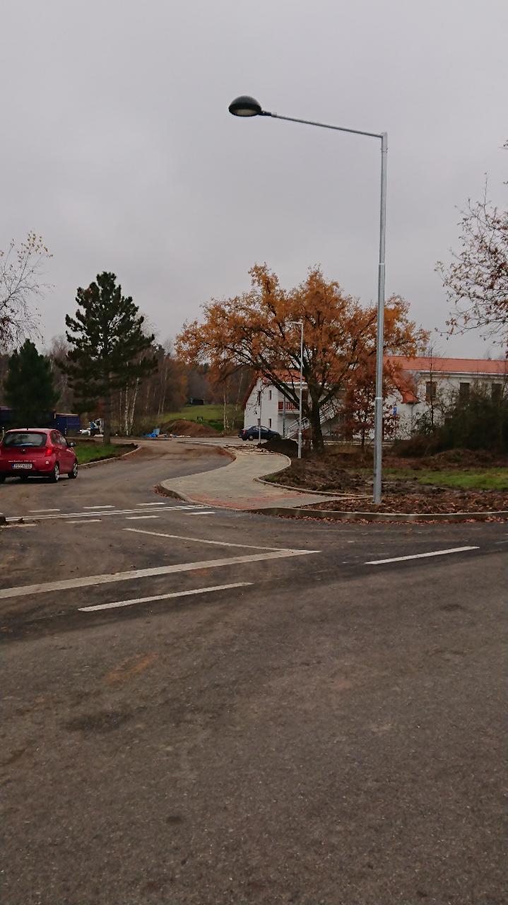 Foto 3 - nově pořízené veřejné osvětlení u bytového domu